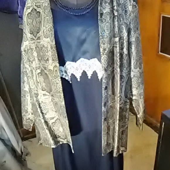 Dress - Picture 6 of 7